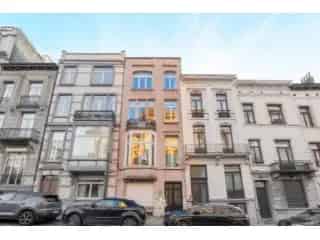 Appartement te koop Brussel 1 slaapkamer Louisewijk gerenoveerd