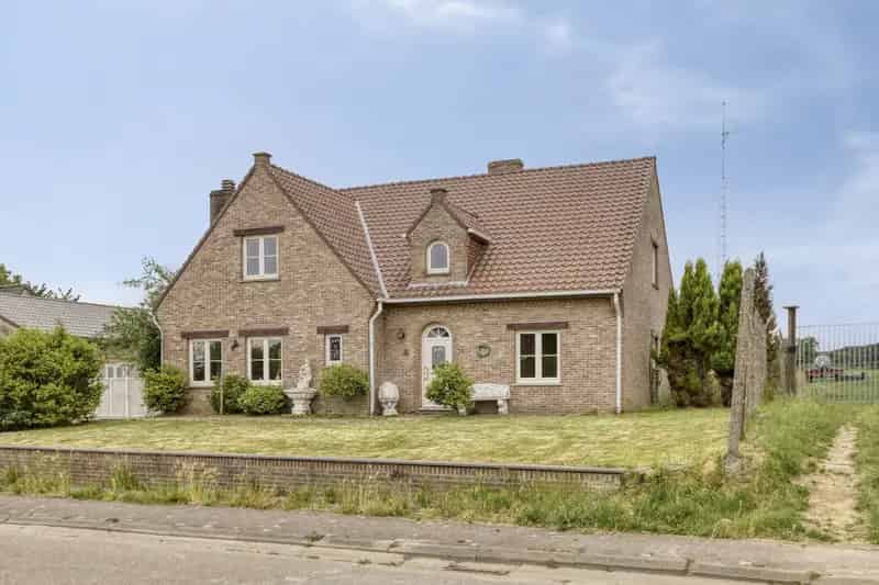 Huis te huur: Rustige villa met 3 slaapkamers en paardenstallen