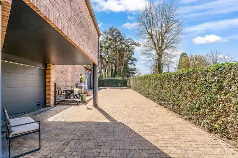 Huis te koop: Gelijkvloerse woning met bedrijfshal