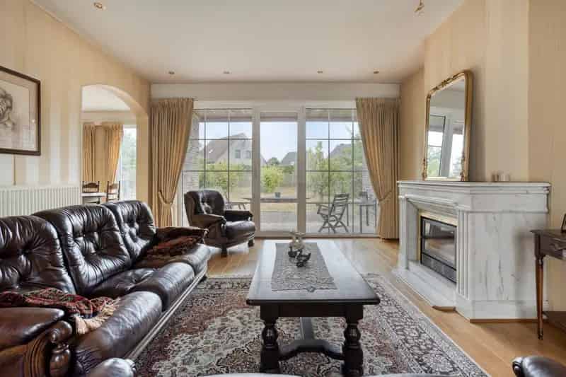 Ruime woning 3 slaapkamers 1880m2 Olen Centrum