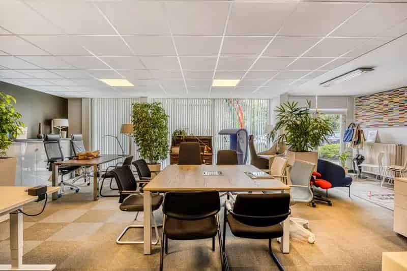 Ruim Kantoor Topligging Volledig Aanbod