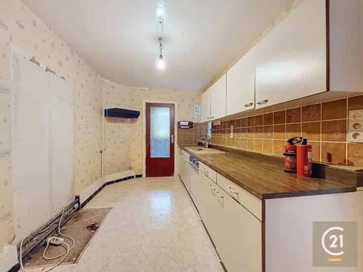 Huis te Koop Etterbeek: 6 Slaapkamers Tuin Nabij Jubelpark