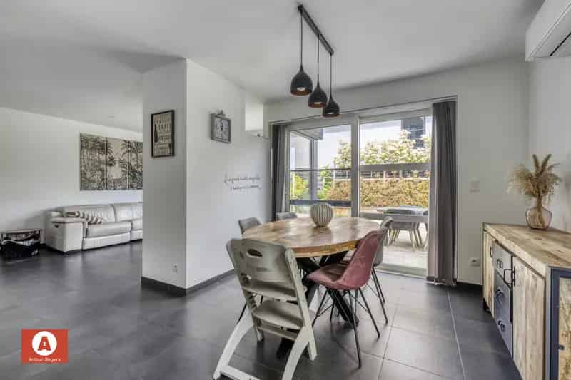 Huis te koop Lebbeke: Ruime 5 Slaapkamers Villa met Zonnepanelen