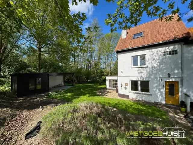 Huis te koop in Meerbeke: moderne gezinswoning met landelijk uitzicht