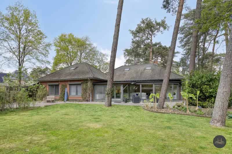 Ruime Gelijkvloerse Woning te Huur met 6 Slaapkamers en Grote Tuin
