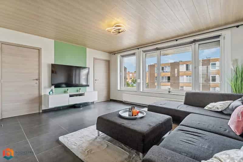 Gerenoveerde woning met 4 slpkrs, garage en tuin