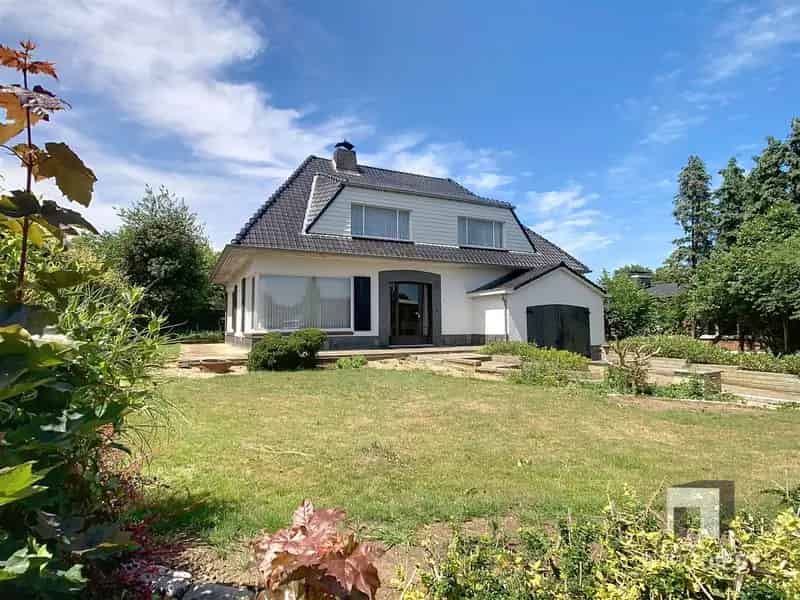 Charmante Witte Villa in Doodlopende Straat Centrum Tessenderlo