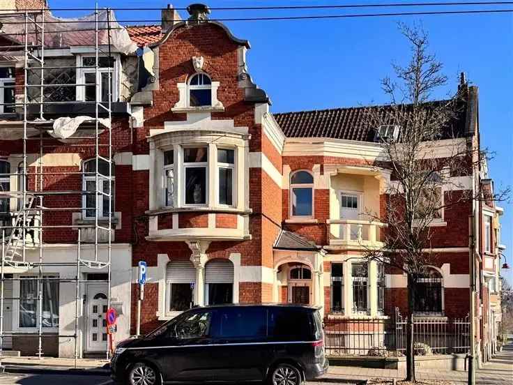 Te koop karaktervolle huis in Berchem-Sainte-Agathe met garage