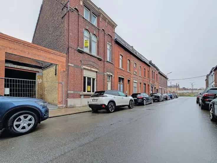 Ruime Stadse Woning Te Renoveren Met Tuin