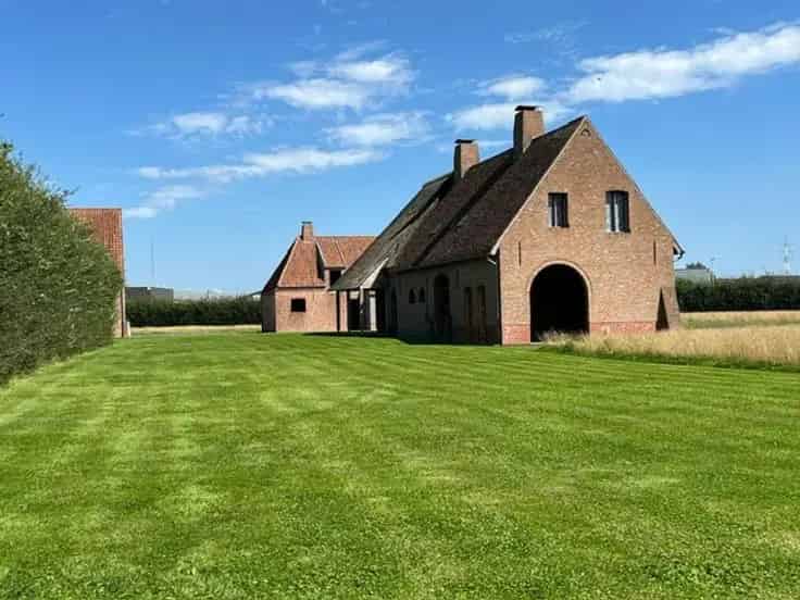 Nieuwbouwhoeve met Bijgebouwen Landelijke Woning