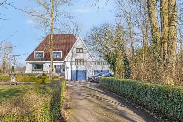 Te koop villa met zwembad en uitzicht op de Leie