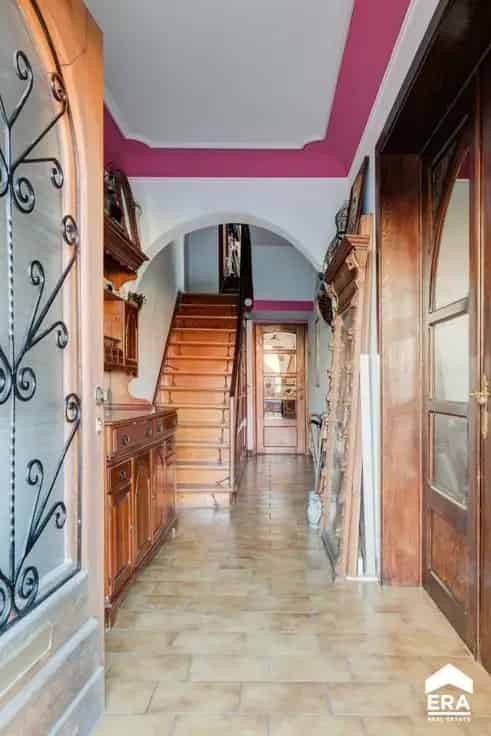 Huis Te Koop Landen: Ruime Woning met Renovatiepotentieel