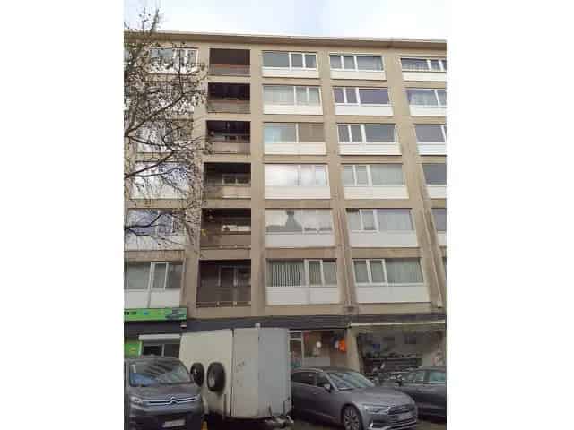 Appartement 1 slaapkamer  7 verdiepingen Lift 1974