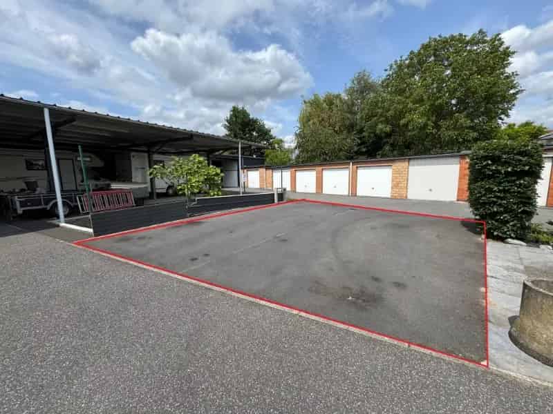 Ruime Buitenparking te Huur Harelbeke