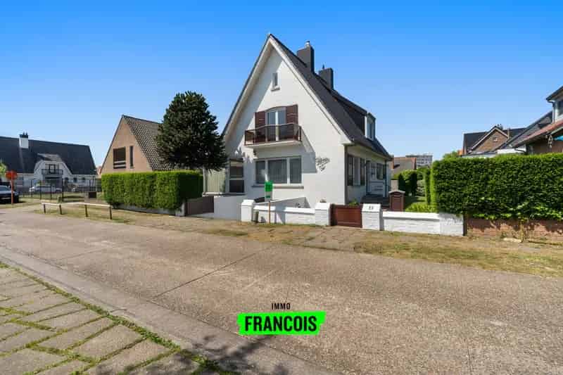 Huis te koop Mariakerke: Lichtrijke gezinsvilla vlakbij zee
