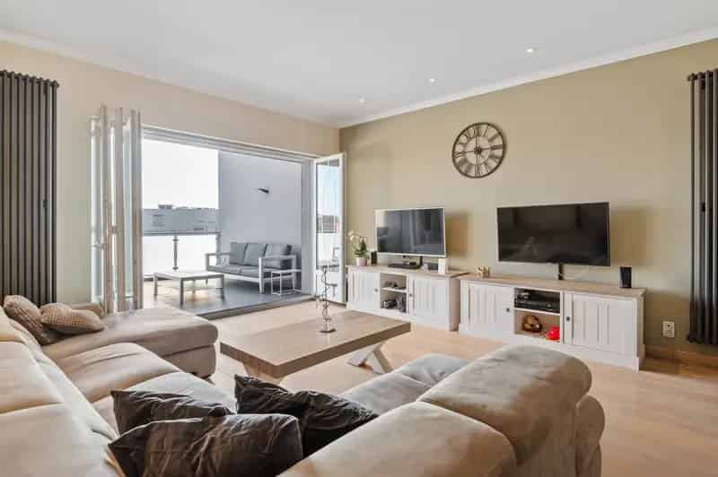 Ruime woning Mortsel 4-6 slaapkamers kantoor magazijn