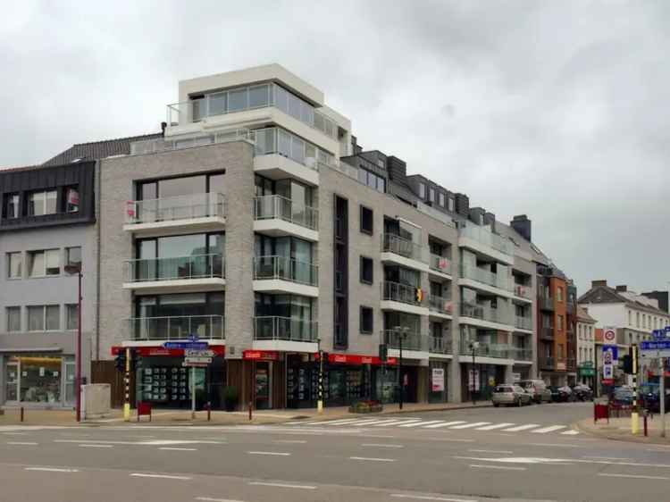 Verhuur bedrijfsvastgoed groot casco winkel in het centrum van Deinze