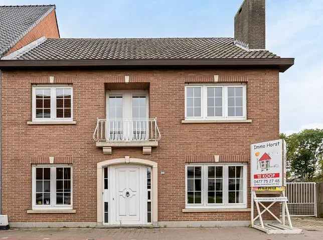 Koop huis met 4 slaapkamers vlak bij dorpscentrum