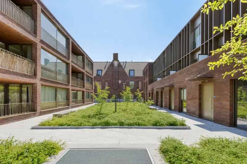 Schitterende, lichtovergoten woning in het gegeerde Oud-Rekem, Lanaken