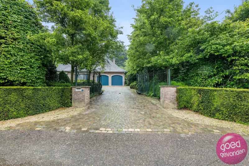 Villa te koop 4 slaapkamers 2 garages tuin terras
