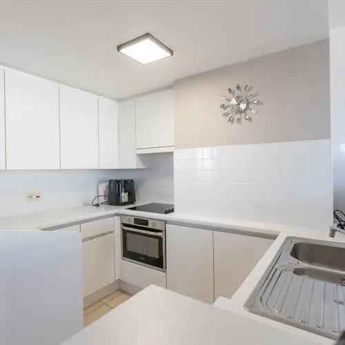 Zonnig Duplex Appartement met Panoramisch Uitzicht Nabij Strand