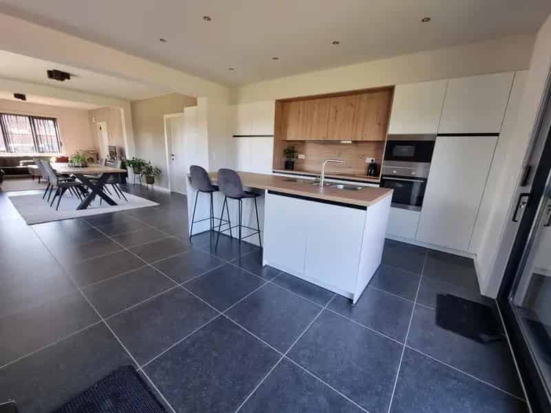 Vernieuwde woning 3 slaapkamers 8a71ca