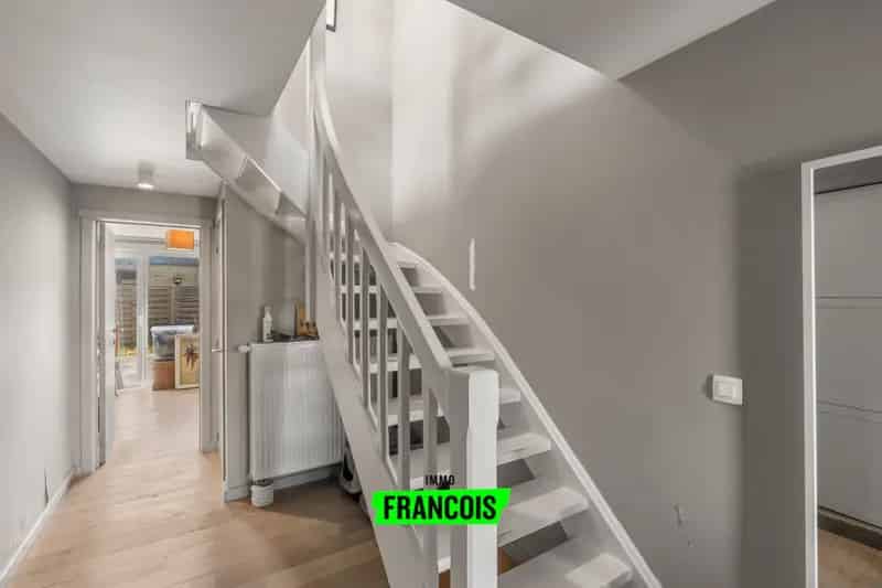 Ruime Halfopen Bebouwing Westende 3-4 slaapkamers Garage Tuin
