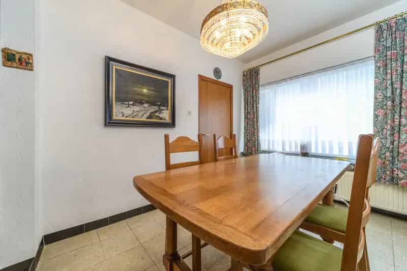 Huis te koop Erembodegem: Ruime woning nabij dorp