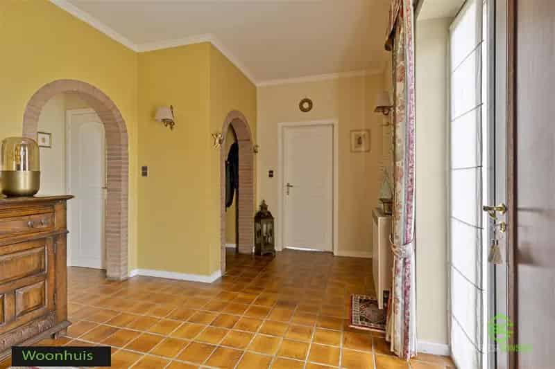 Ruime Woning Met Appartement 3 Studio's En Magazijn
