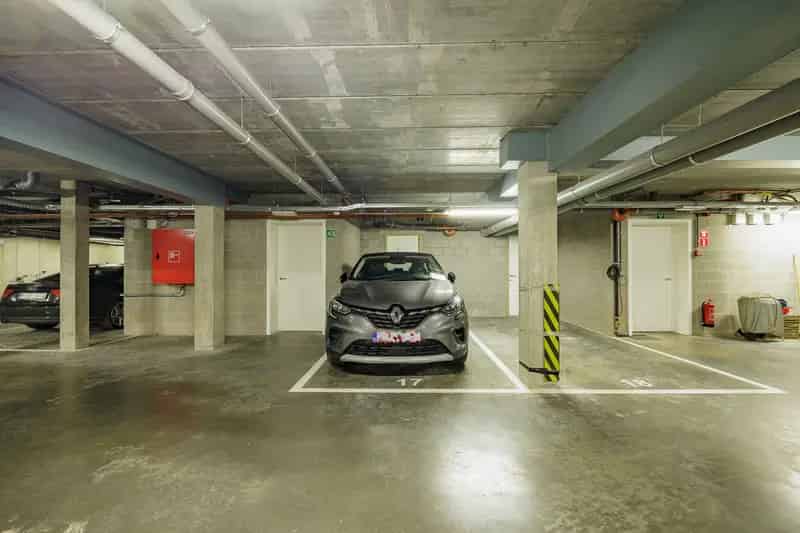 Overdekte Autostaanplaats Ruime Berging