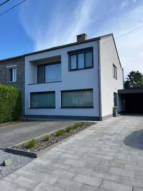 Huis te koop Mol: Gerenoveerde halfopen bebouwing nabij centrum
