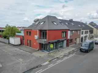 Kantoor te koop Eeklo - Handelspand met Duplex Appartement en Garages