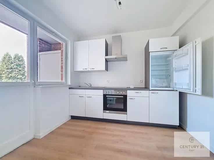 Appartement te koop: Gerenoveerd 1 slaapkamer appartement met terras