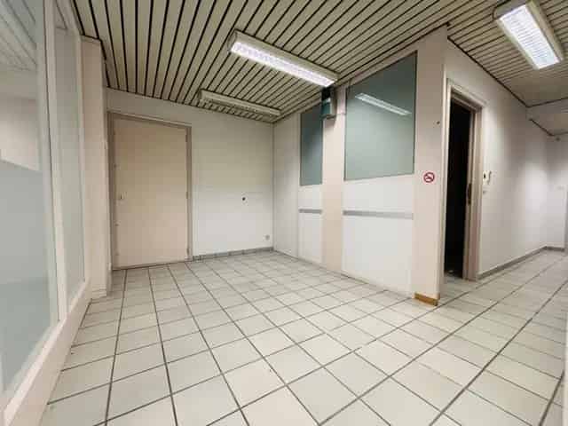 Kantoor te koop Izegem - 114m² handelspand