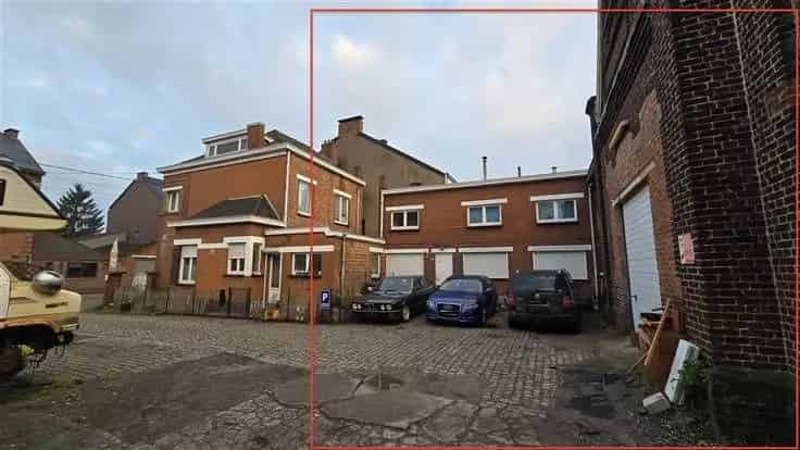 Huis Te Koop met 5 Opslagruimtes Hoog Rendement