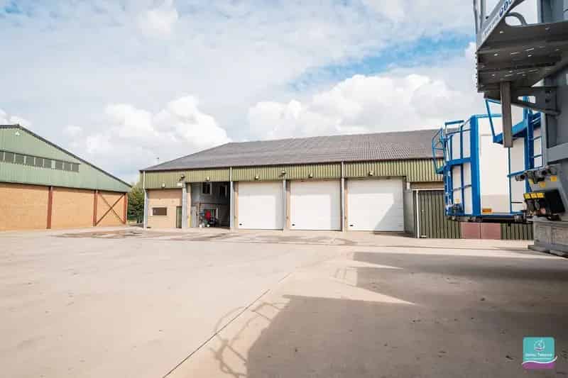 Loods te huur 2300 m² - Opslagruimte 1 ha