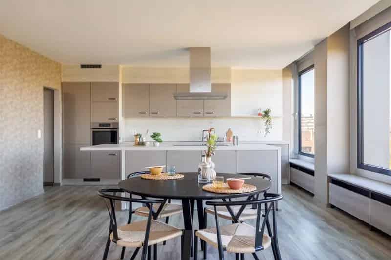 Gerenoveerd 3 Slaapkamer Appartement Linkeroever
