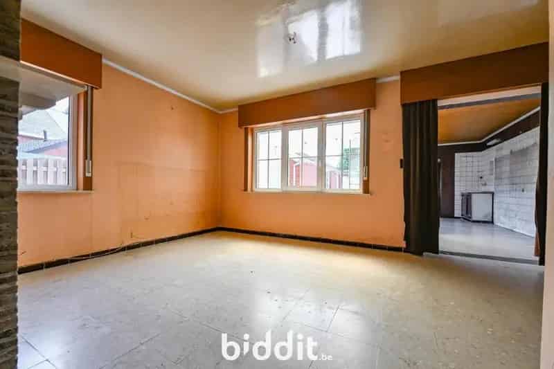 Te renoveren woonhuis 3 slaapkamers garage terras