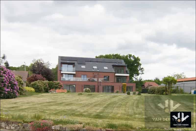 Appartement te huur 4 slaapkamers 2 badkamers tuin terras