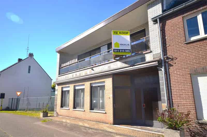 Huis te koop Hechtel: Ruime woning met 2 appartementen en garage