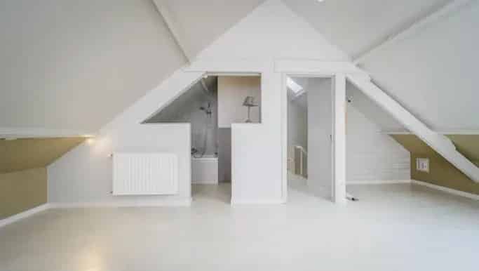 Opbrengsteigendom Pollinkhove: School met Woning Appartementen Studio