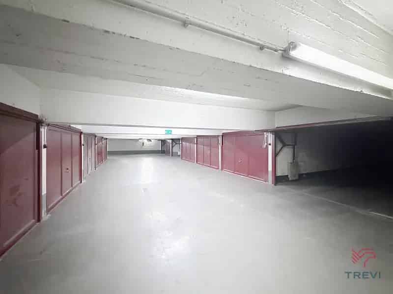 Garagebox te Koop IXELLES Grote Garage Nabij Louizalaan