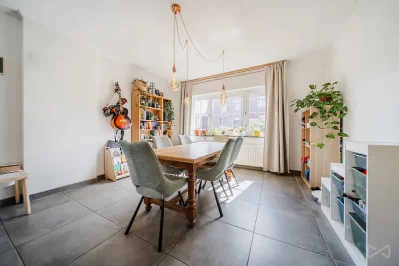 Te Huur Bungalow met 3 slaapkamers en grote kelder