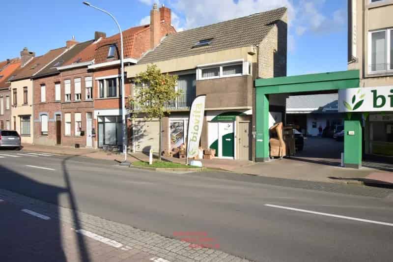 Ruime Hoekwoning met Garage en Magazijn 155m2