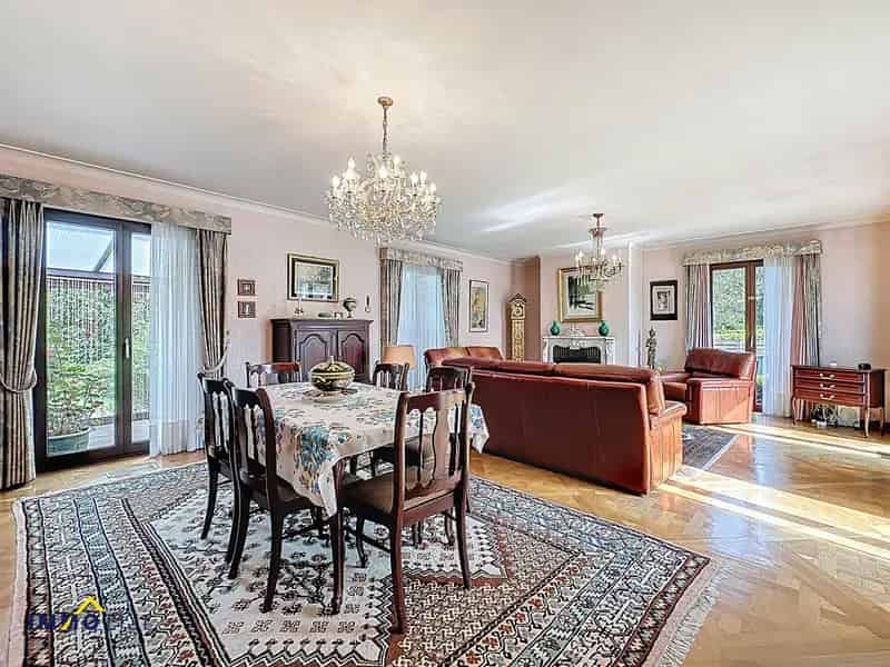 Vrijstaande woning met garage en diepe tuin te Welle!