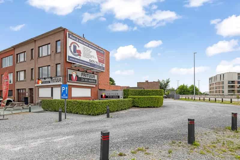 Handelspand met Appartement en Bouwgrond te Lier