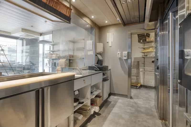 Huis te huur Tienen: Handelspand 347m² met woonst