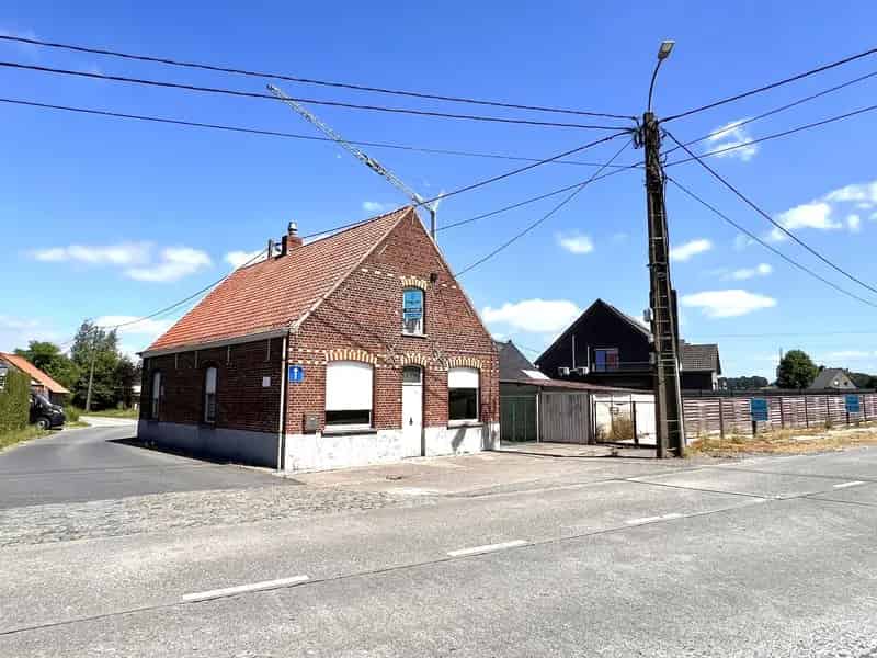 Te renoveren HOB met garage en tuin nabij Waregem
