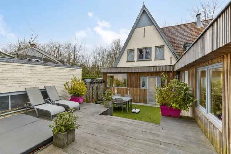 Huis te Koop Assebroek: Halfopen Bebouwing met Burelen en Loods
