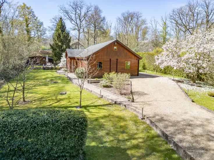 Huis Te Koop: Chalet in Hogne - Rustig, 2 slaapkamers, garage, airco